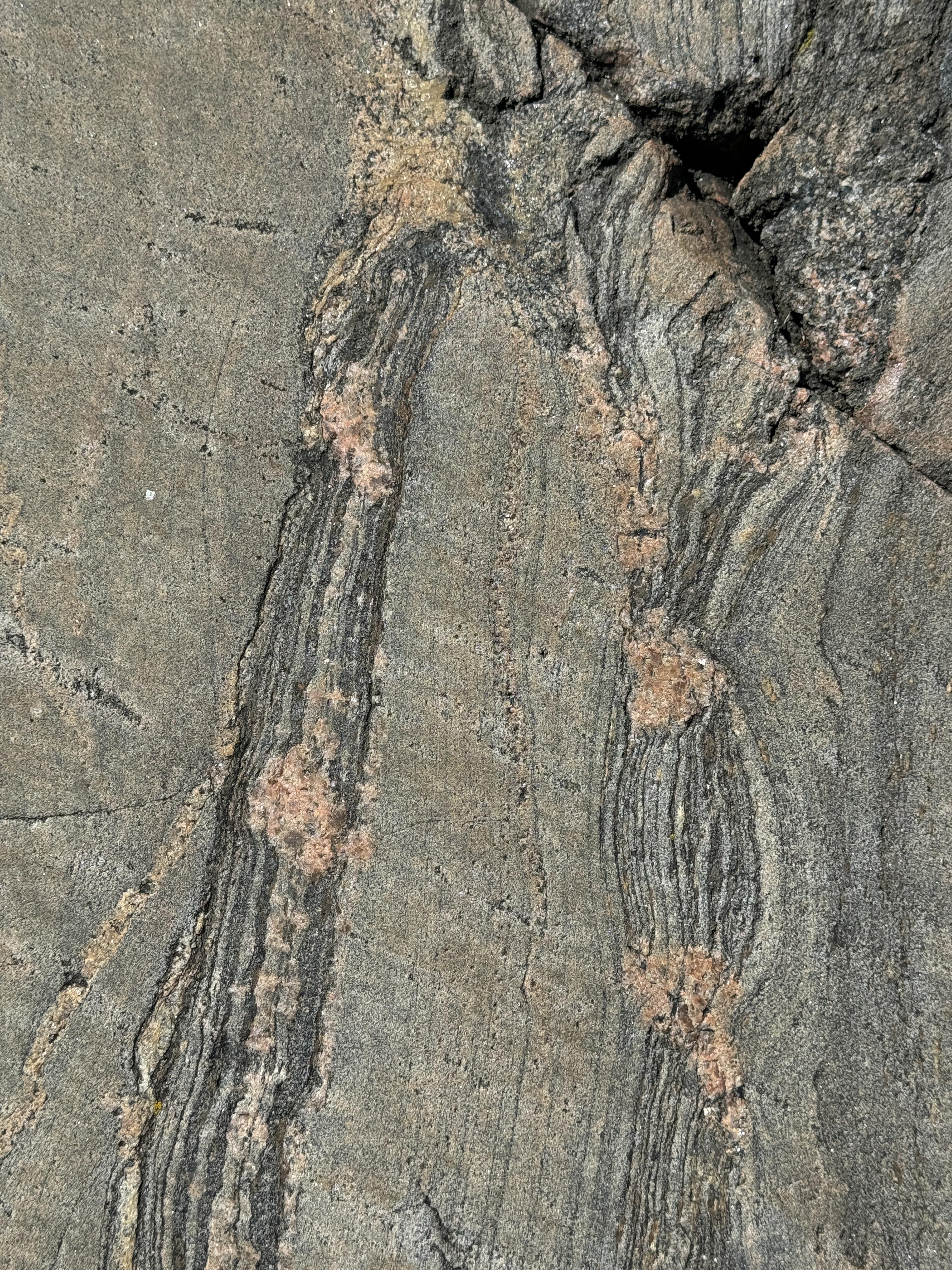 Stenhällen med vulkanaska