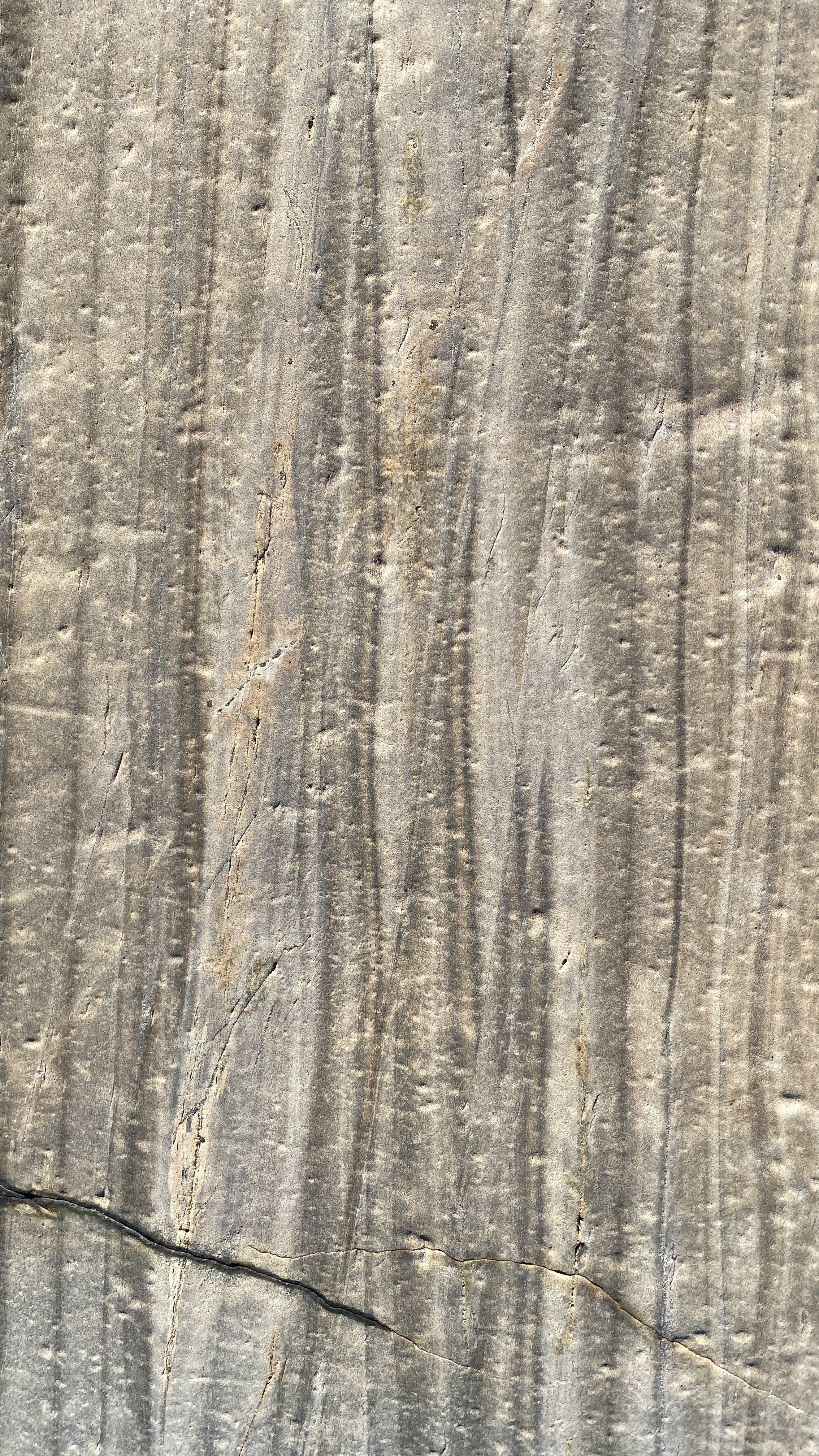 Stenhällen med vulkanaska