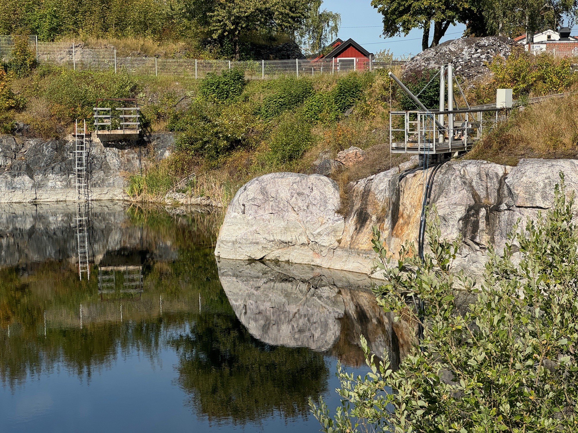 Stenhällen med vulkanaska