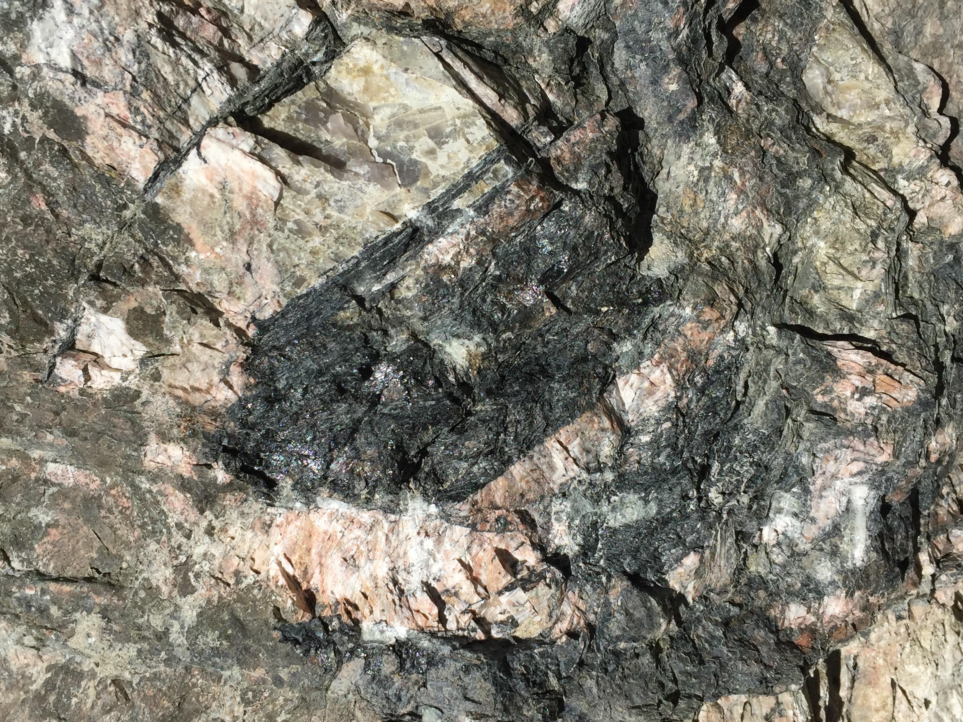 Stenhällen med vulkanaska