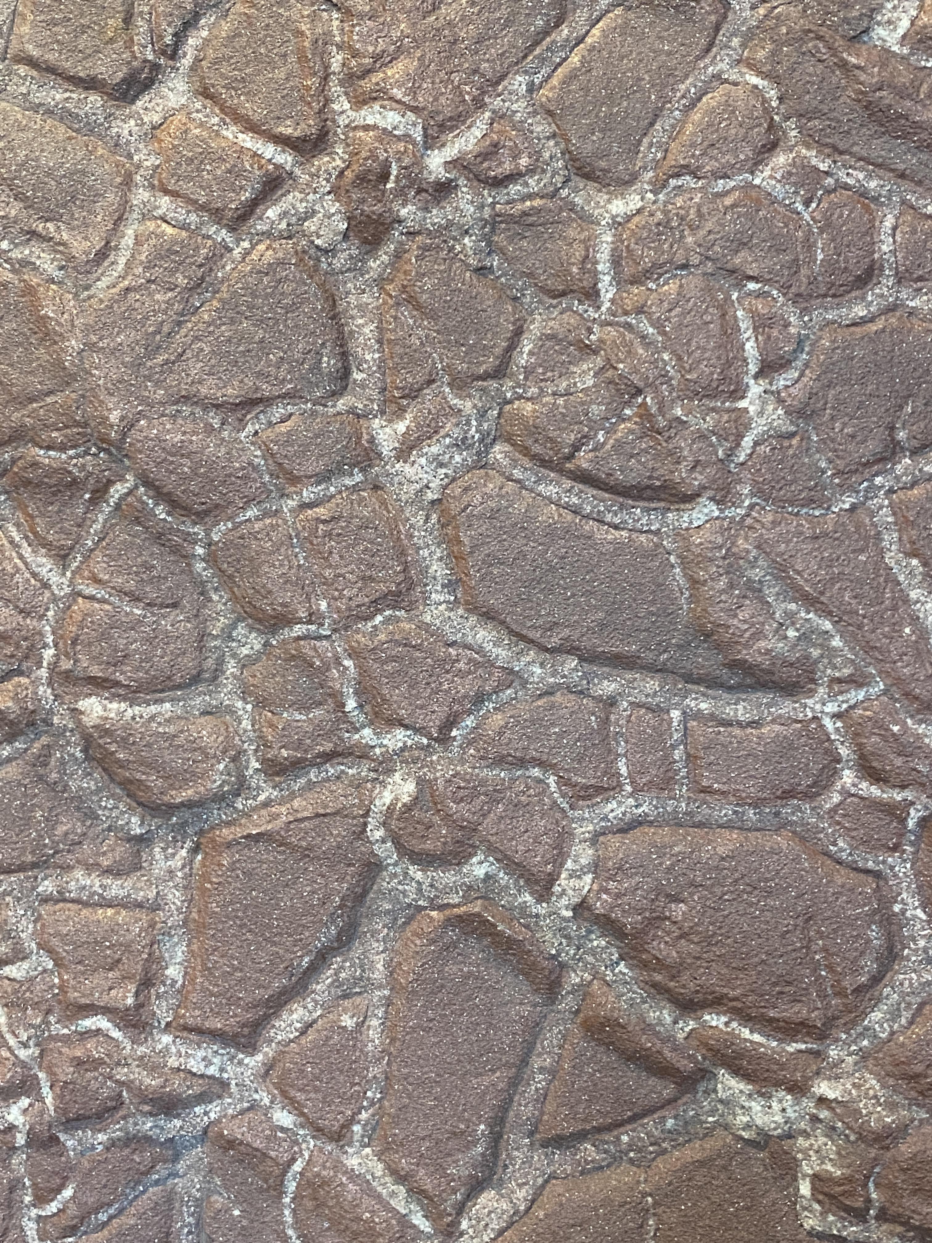 Stenhällen med böljeslagsmärken.